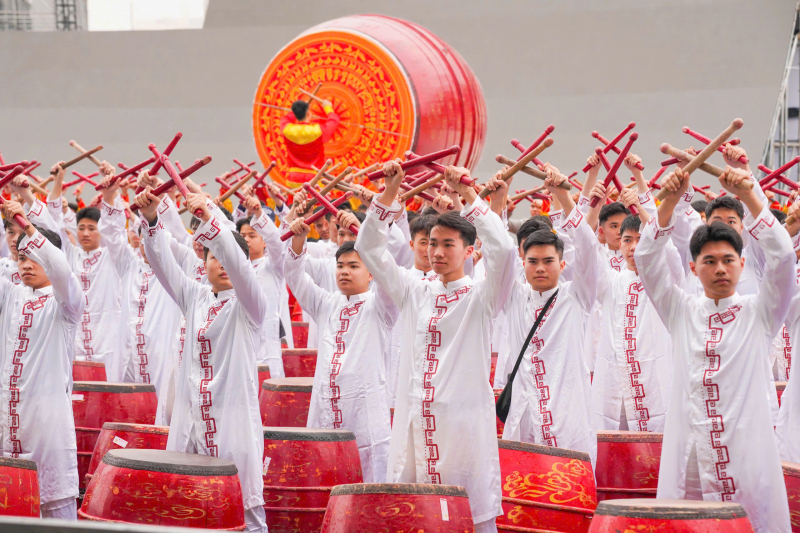 Màn biểu diễn quy mô lớn nhất của Đoàn Nghệ thuật trống hội CAND chào mừng Đại hội XIV của Đảng -6