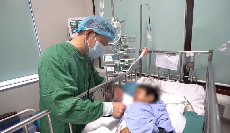 Ghép gan nhi - Cuộc chiến cân não và kỳ tích từ những trái tim nhân ái -0