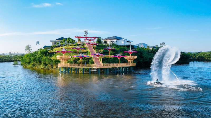 Flyboard Hồ Vua Lê: bùng nổ cảm xúc, hoá thân thành “Iron man”  -0