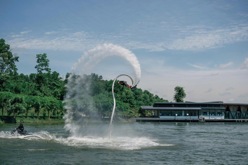 Flyboard Hồ Vua Lê: bùng nổ cảm xúc, hoá thân thành “Iron man”  -0