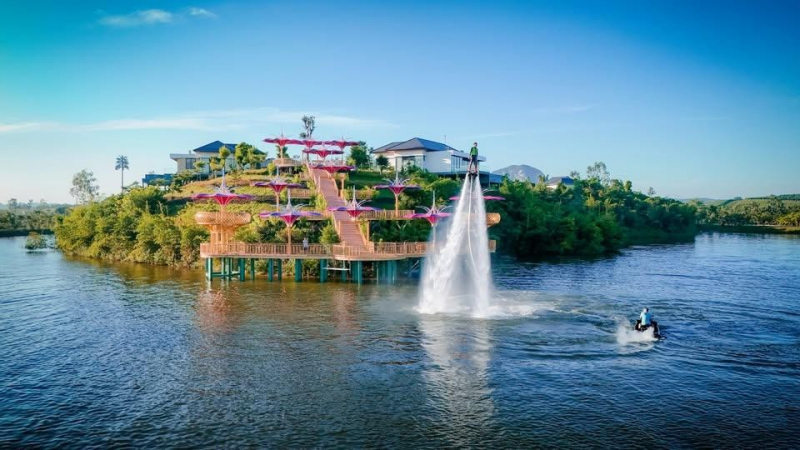 Flyboard Hồ Vua Lê: bùng nổ cảm xúc, hoá thân thành “Iron man”  -0