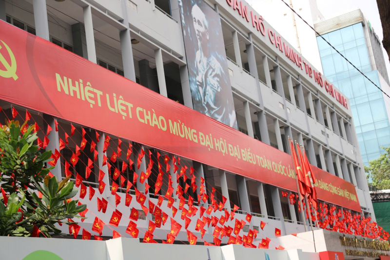 TP Hồ Chí Minh rực rỡ cờ, hoa chào mừng Đại hội Đại biểu toàn quốc lần thứ XIV của Đảng -0