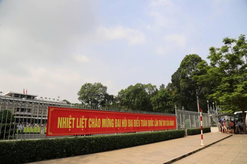 TP Hồ Chí Minh rực rỡ cờ, hoa chào mừng Đại hội Đại biểu toàn quốc lần thứ XIV của Đảng -0