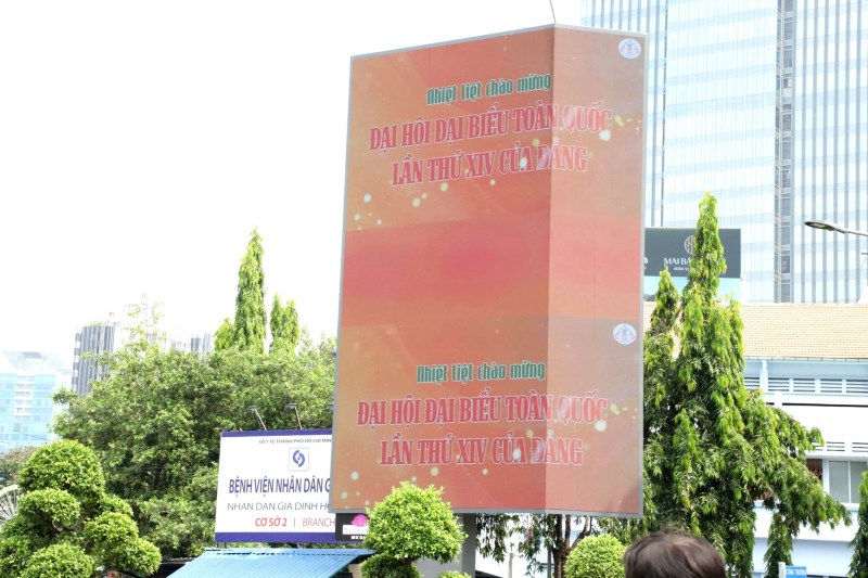 TP Hồ Chí Minh rực rỡ cờ, hoa chào mừng Đại hội Đại biểu toàn quốc lần thứ XIV của Đảng -0