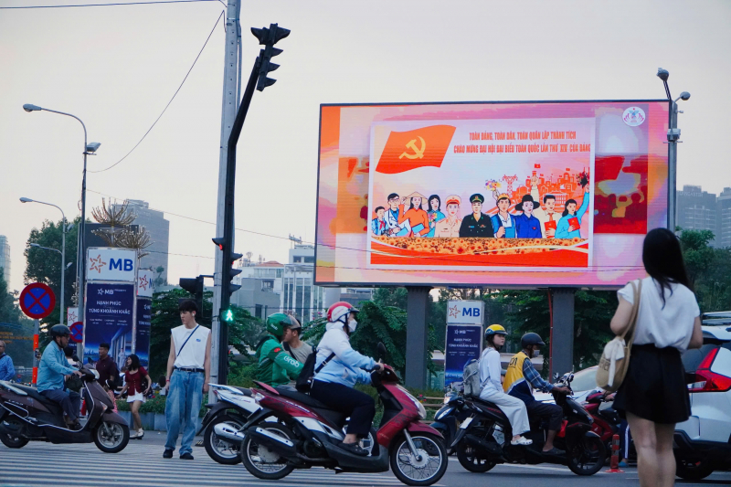 TP Hồ Chí Minh rực rỡ cờ, hoa chào mừng Đại hội Đại biểu toàn quốc lần thứ XIV của Đảng -1