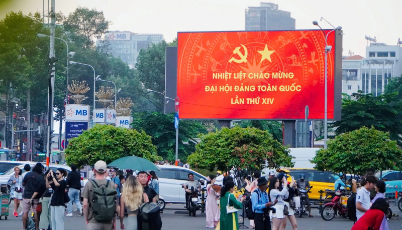 TP Hồ Chí Minh rực rỡ cờ, hoa chào mừng Đại hội Đại biểu toàn quốc lần thứ XIV của Đảng -1