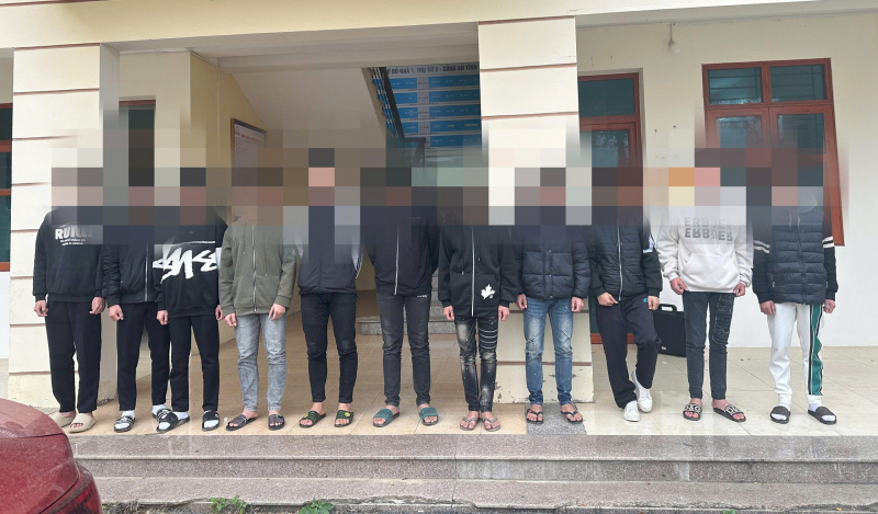 Dùng hung khí để giải quyết mâu thuẫn, nhóm học sinh bị khởi tố -0