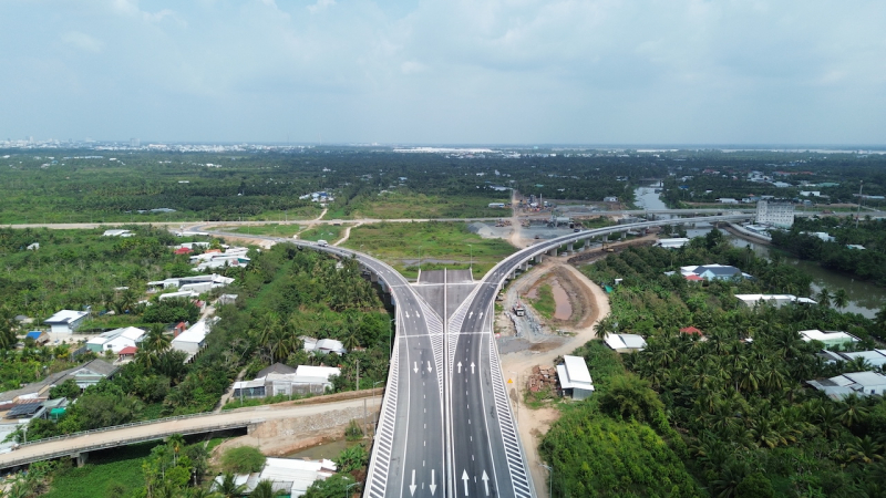 Cận cảnh tuyến cao tốc rút ngắn khoảng cách từ Cần Thơ đến Cà Mau -0
