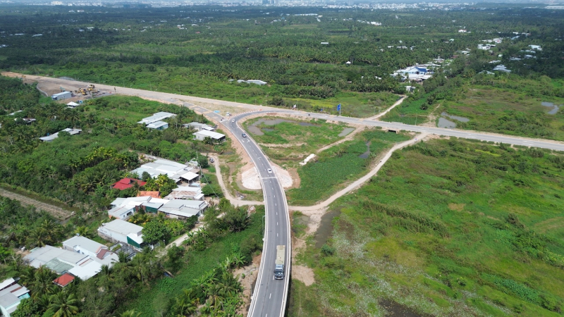 Cận cảnh tuyến cao tốc rút ngắn khoảng cách từ Cần Thơ đến Cà Mau -0