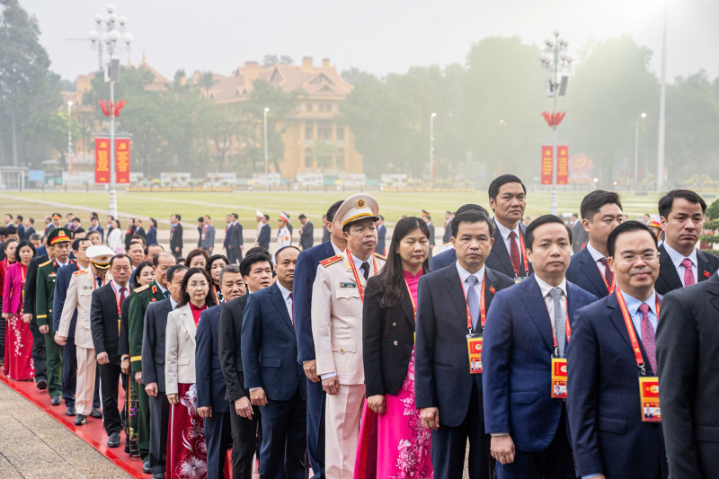 Lãnh đạo Đảng, Nhà nước cùng đại biểu dự Đại hội XIV vào Lăng viếng Chủ tịch Hồ Chí Minh -0