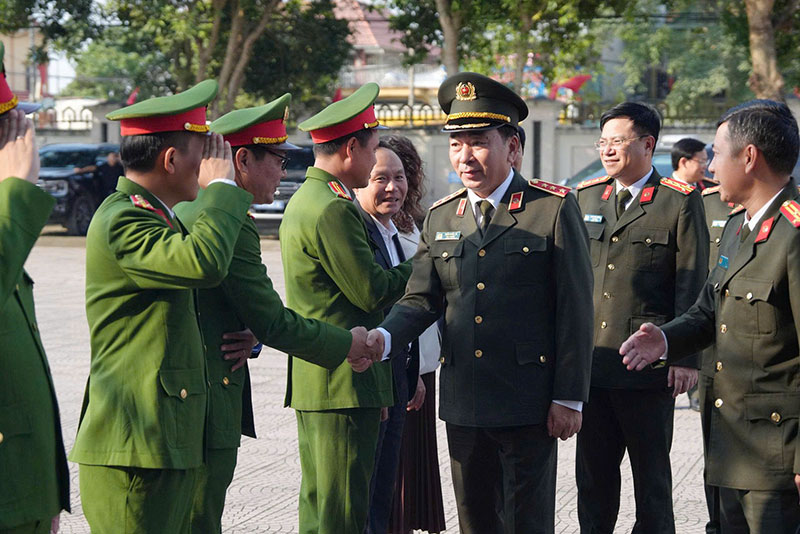 Xây dựng pháp luật phục vụ phát triển đất nước -0