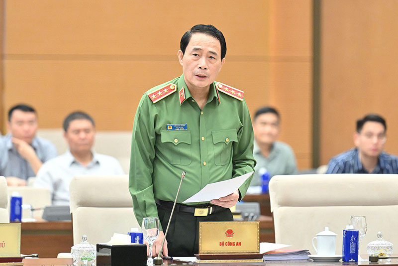 Xây dựng pháp luật phục vụ phát triển đất nước -0