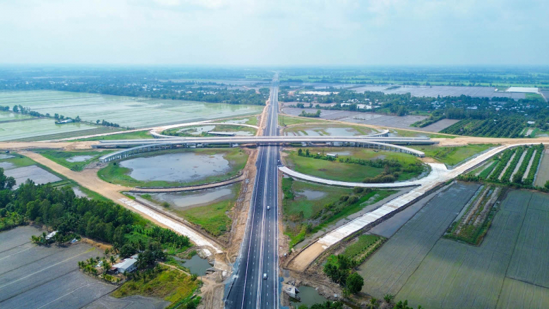 Cận cảnh tuyến cao tốc rút ngắn khoảng cách từ Cần Thơ đến Cà Mau -0