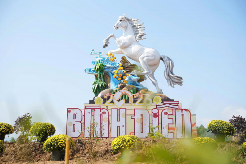 Linh vật Xuân Bính Ngọ 2026 trên đồi Chuông Gió ở Cố đô Huế -0