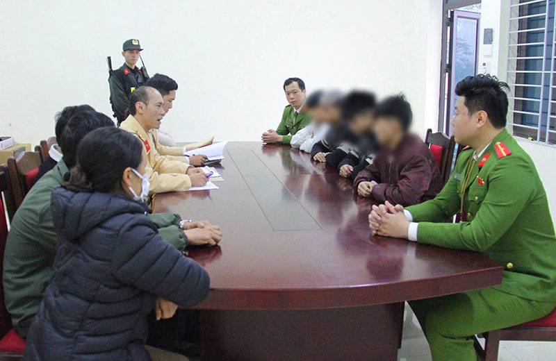 Xử phạt nhóm thanh thiếu niên lạng lách, đánh võng, bốc đầu xe -0