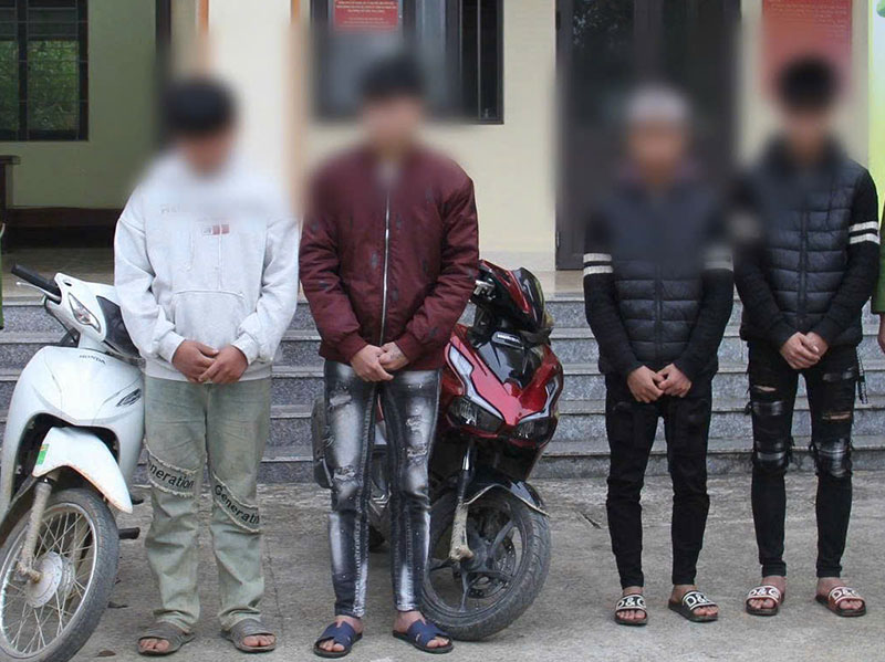 Xử phạt nhóm thanh thiếu niên lạng lách, đánh võng, bốc đầu xe -0