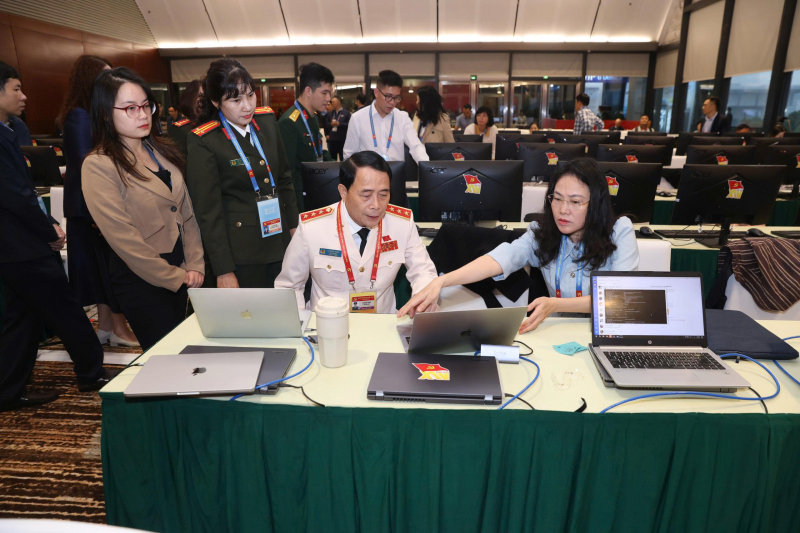 Trung tâm Báo chí nhộn nhịp trong ngày đầu Đại hội XIV của Đảng -0