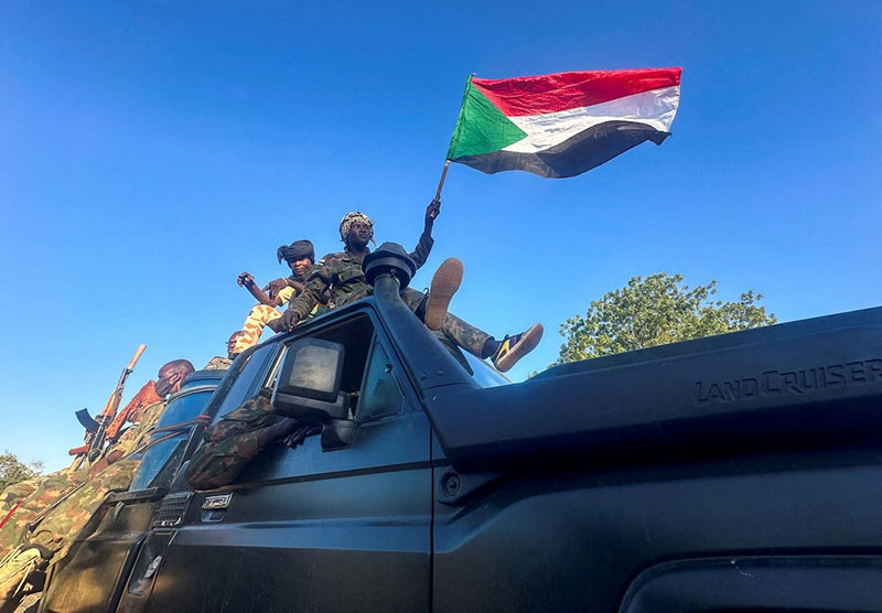 8TET-Thế giới chưa thể im tiếng súng -0