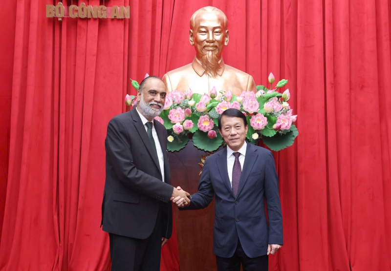 Minister Luong Tam Quang receives UN Under-Secretary-General -0
