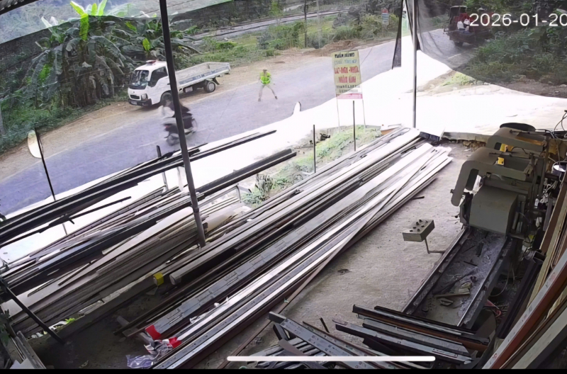 Cảnh sát Giao thông bị thương nặng khi các đối tượng vi phạm giao thông lao xe vào người -0