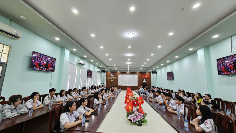 z7448439301819_9ac6d41d447875ced563bfad5292441f.jpg -0