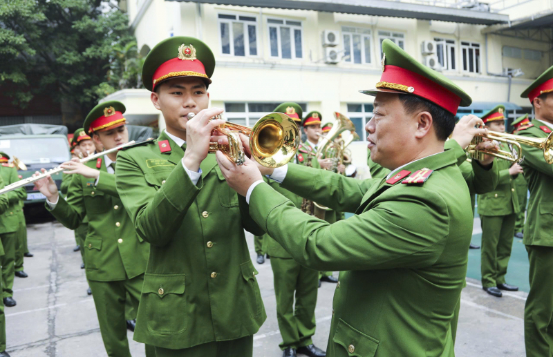 Dàn nhạc kèn CAND lớn nhất từ trước đến nay biểu diễn chào mừng Đại hội Đảng -0