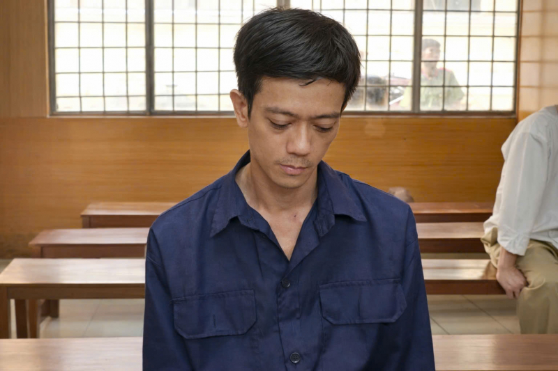 Tạt axít 4 lãnh đạo để trả thù, gã công nhân bị tuyên phạt 20 năm tù -0