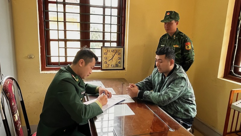 Triệt phá đường dây tổ chức đưa, đón người nước ngoài xuất, nhập cảnh trái phép -0