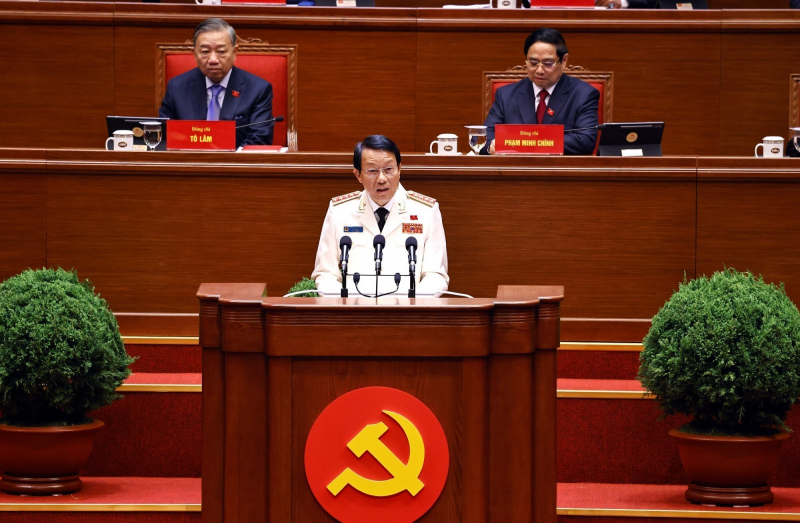 Các đại biểu thảo luận tại hội trường về các văn kiện Đại hội XIV -0