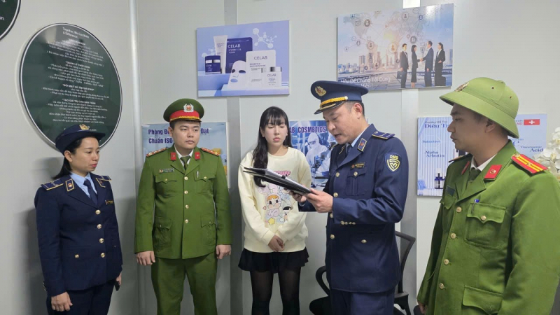 Khởi tố giám đốc Công ty TNHH Celab Cosmetics và đồng bọn sản xuất, buôn bán mỹ phẩm giả -0