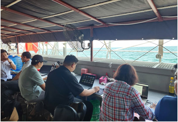 Cán bộ Agribank đồng hành cùng phóng viên lan tỏa mùa xuân từ đảo xa về đất liền -0