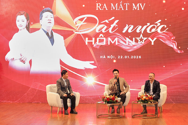 NSND Quốc Hưng hát “Đất nước hôm nay” chào mừng Đại hội Đảng -0