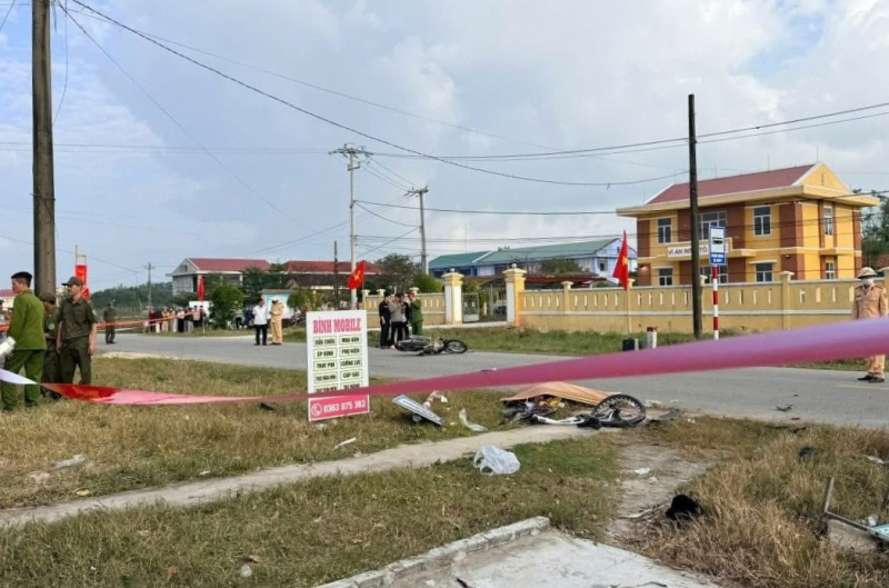 Xe tải va chạm liên hoàn nhiều phương tiện trên quốc lộ 49B, 2 người tử vong -0