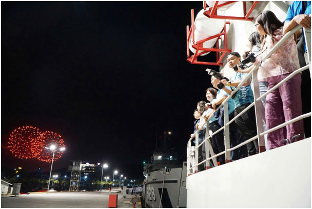 Cán bộ Agribank đồng hành cùng phóng viên lan tỏa mùa xuân từ đảo xa về đất liền -0