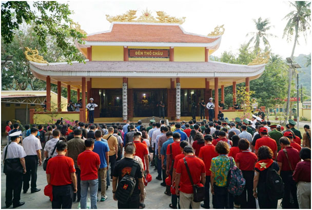 Cán bộ Agribank đồng hành cùng phóng viên lan tỏa mùa xuân từ đảo xa về đất liền -0