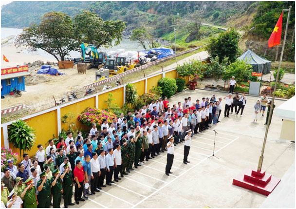 Cán bộ Agribank đồng hành cùng phóng viên lan tỏa mùa xuân từ đảo xa về đất liền -0