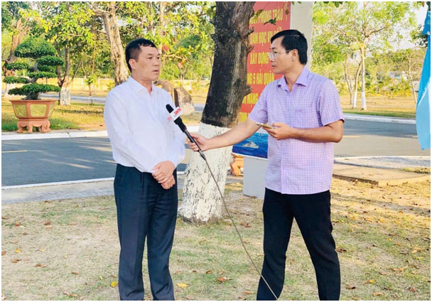 Cán bộ Agribank đồng hành cùng phóng viên lan tỏa mùa xuân từ đảo xa về đất liền -0