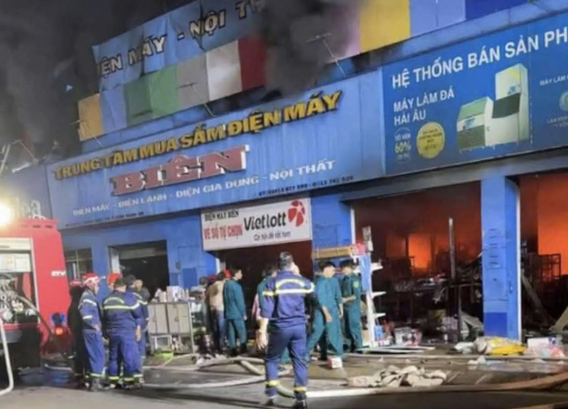 Hai mẹ con tử vong trong vụ cháy lớn tại Trung tâm mua sắm điện máy -0
