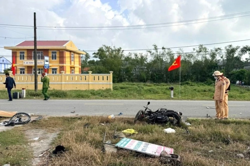 Xe tải va chạm liên hoàn nhiều phương tiện trên quốc lộ 49B, 2 người tử vong -0