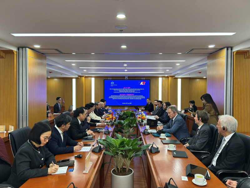 Anh - Việt thúc đẩy hợp tác trong lĩnh vực đường sắt đô thị -0