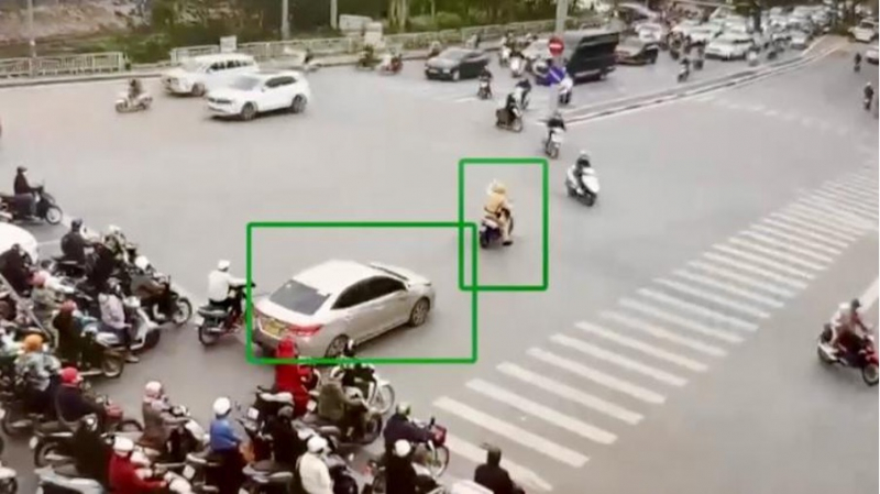 CSGT Hà Nội kịp thời hỗ trợ sản phụ đến bệnh viện an toàn -0