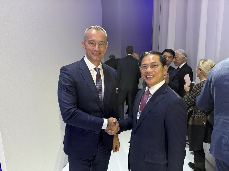 Phó Thủ tướng Bùi Thanh Sơn tham dự Lễ ký Hiến chương Hội đồng Hòa bình  -0