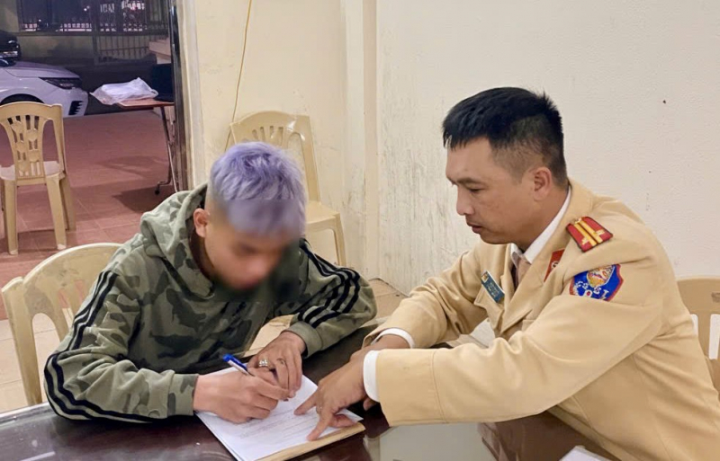 Xử phạt nặng thanh niên “đánh võng” trên đường -0