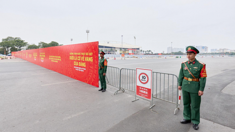 Người già - người trẻ - gia đình - dân văn phòng cùng hẹn nhau đi xem “concert pháo hoa quốc gia” -2