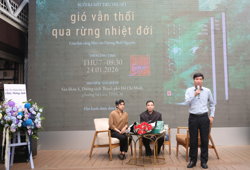 Tiểu thuyết “Gió vẫn thổi qua rừng nhiệt đới” ra mắt bạn đọc tại TP Hồ Chí Minh -1