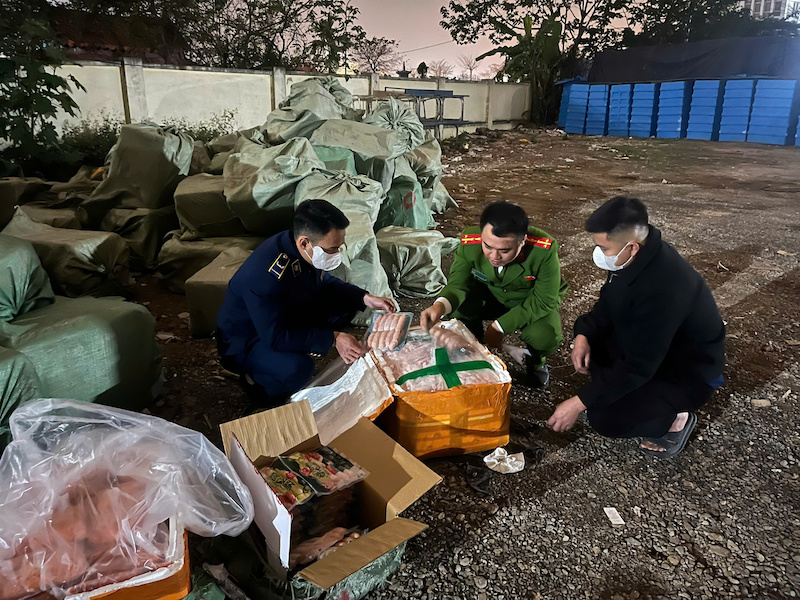 Hà Nội thu giữ hơn 10 tấn thực phẩm bẩn, trị giá trên 1 tỷ đồng -0