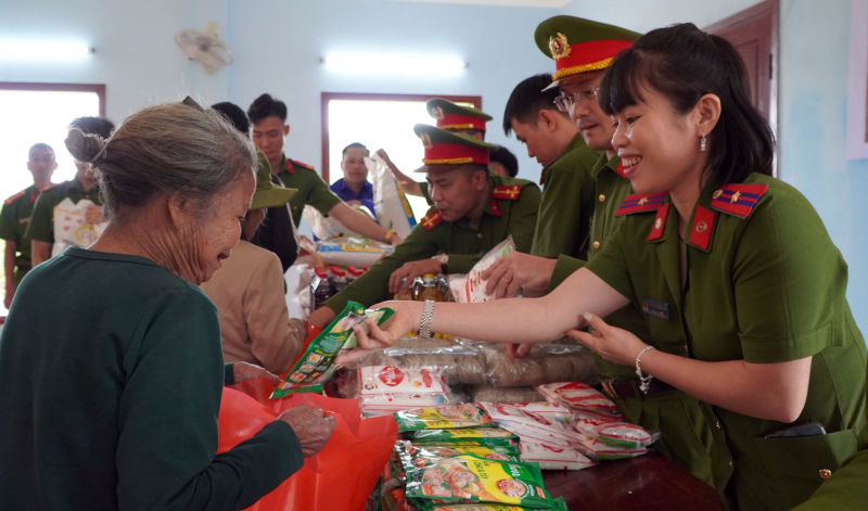 Mang Xuân sớm đến với đồng bào vùng sâu, vùng xa tại Đà Nẵng -0