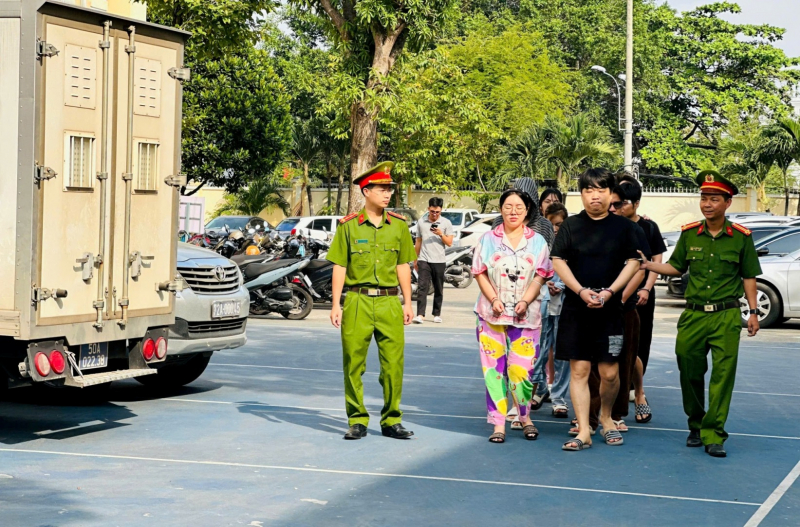 Bắt giữ 8 đối tượng người Hàn Quốc tàng trữ, tổ chức sử dụng trái phép chất ma túy -1