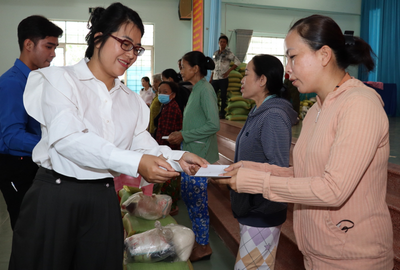 Góp thêm sắc xuân với người dân miệt vườn sông nước Đồng Tháp và Vĩnh Long -0