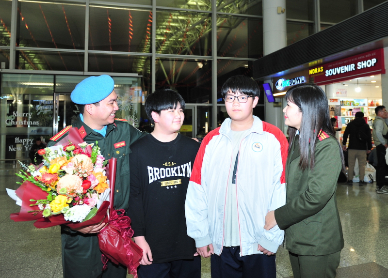 Bịn rịn tiễn những “sứ giả” hòa bình lên đường làm nhiệm vụ quốc tế -0